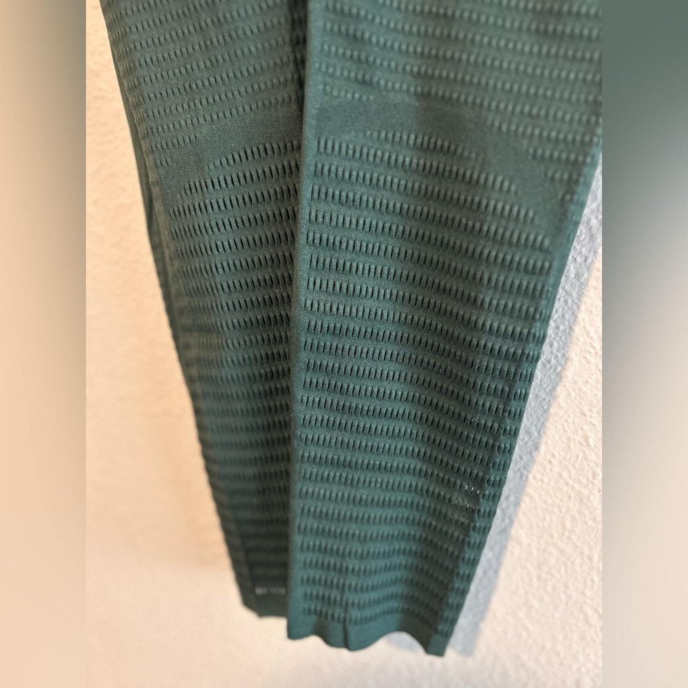 EUC SculptKnit High-Waisted Capri - Picture 11 of 12